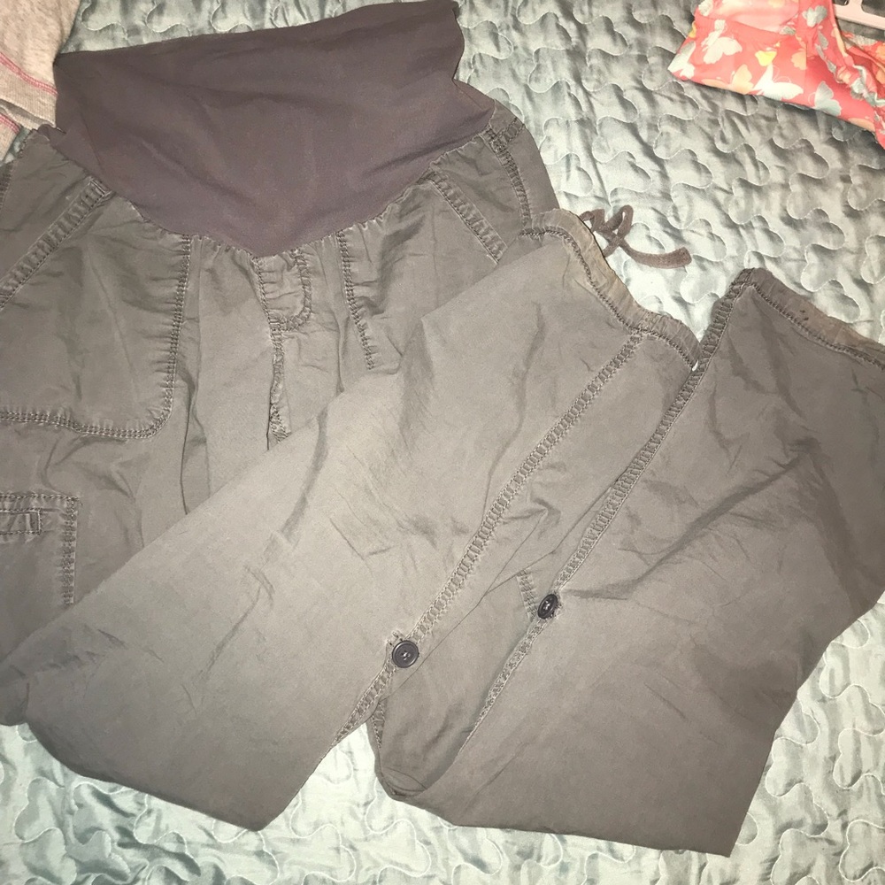 Motherhood Maternity Cargo pants/capris